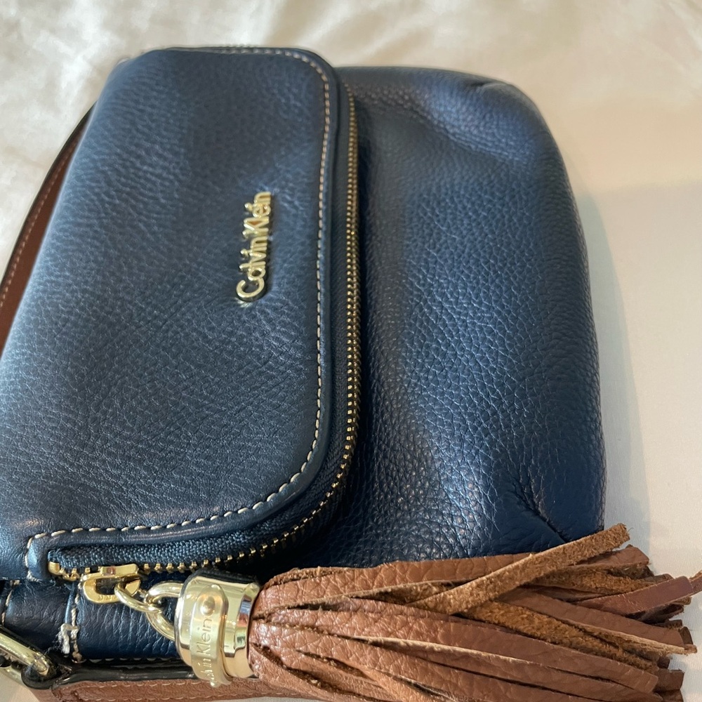Leather Calvin Klein Navy Crossbody Bag. Brown Leather Strap & Gold Hardware. - Picture 12 of 12